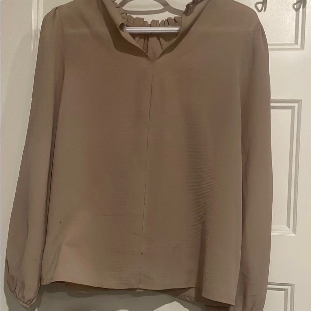 3/$20 Boohoo Brown Ruffled Long Sleeve Blouse - Picture 3 of 6